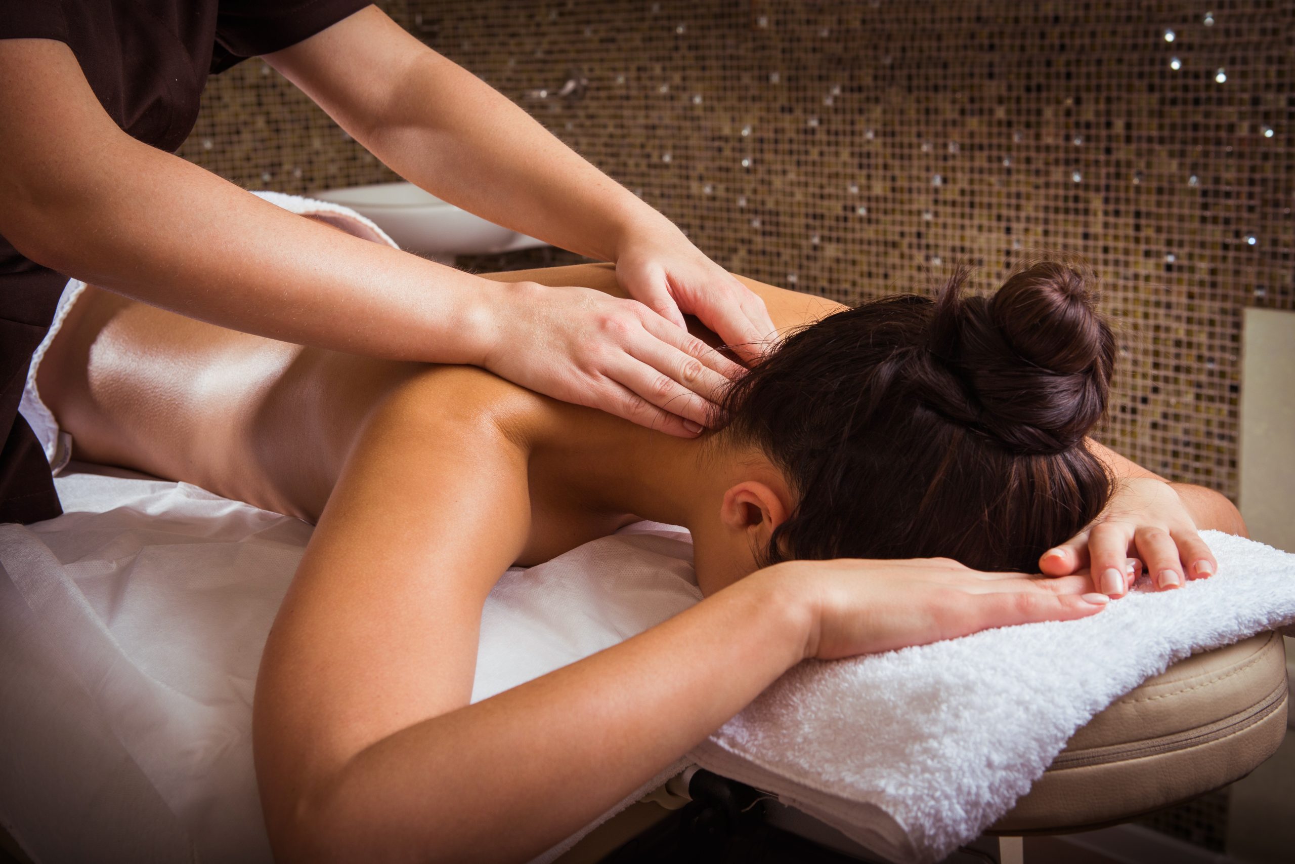 woman having in house massage at ggs ranch and retreat sunshine coast accommodation